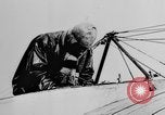 Standbild Glenn Curtiss Frankreich, 1910, aus Sekunde 33 historischem Filmmaterial Videoclip 65675041654