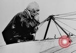 Standbild Glenn Curtiss Frankreich, 1910, aus Sekunde 41 historischem Filmmaterial Videoclip 65675041654