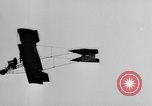 Standbild Glenn Curtiss Frankreich, 1910, aus Sekunde 57 historischem Filmmaterial Videoclip 65675041654