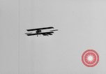 Standbild Glenn Curtiss Frankreich, 1910, aus Sekunde 60 historischem Filmmaterial Videoclip 65675041654