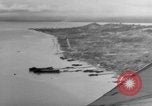 Immagine di Danni di bomba Balikpapan Borneo Indonesia, 1945, secondo 47 filmato di repertorio 65675041656