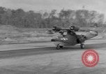 Immagine di Danni di bomba Balikpapan Borneo Indonesia, 1945, secondo 58 filmato di repertorio 65675041656