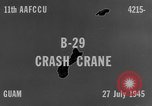 Immagine di B-29 sollevato al campo del Nord Guam, 1945, secondo 3 filmato di repertorio 65675041657
