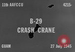 Immagine di B-29 sollevato al campo del Nord Guam, 1945, secondo 4 filmato di repertorio 65675041657