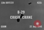 Immagine di B-29 sollevato al campo del Nord Guam, 1945, secondo 6 filmato di repertorio 65675041657