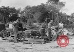 Immagine di B-29 sollevato al campo del Nord Guam, 1945, secondo 12 filmato di repertorio 65675041657