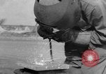 Immagine di B-29 sollevato al campo del Nord Guam, 1945, secondo 16 filmato di repertorio 65675041657
