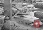 Immagine di B-29 sollevato al campo del Nord Guam, 1945, secondo 34 filmato di repertorio 65675041657