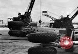 Immagine di B-29 sollevato al campo del Nord Guam, 1945, secondo 48 filmato di repertorio 65675041657