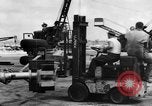Immagine di B-29 sollevato al campo del Nord Guam, 1945, secondo 52 filmato di repertorio 65675041657