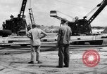 Immagine di B-29 sollevato al campo del Nord Guam, 1945, secondo 54 filmato di repertorio 65675041657