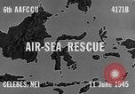Immagine di Costruttiva PBY Catalina va in crash durante il salvataggio Air-Sea Celebes Paesi Bassi Indie Orientali, 1945, secondo 4 filmato di repertorio 65675041658