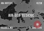 Immagine di Costruttiva PBY Catalina va in crash durante il salvataggio Air-Sea Celebes Paesi Bassi Indie Orientali, 1945, secondo 8 filmato di repertorio 65675041658