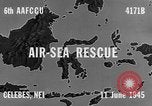 Immagine di Costruttiva PBY Catalina va in crash durante il salvataggio Air-Sea Celebes Paesi Bassi Indie Orientali, 1945, secondo 9 filmato di repertorio 65675041658