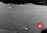 Immagine di Costruttiva PBY Catalina va in crash durante il salvataggio Air-Sea Celebes Paesi Bassi Indie Orientali, 1945, secondo 26 filmato di repertorio 65675041658