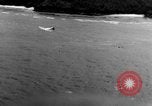 Immagine di Costruttiva PBY Catalina va in crash durante il salvataggio Air-Sea Celebes Paesi Bassi Indie Orientali, 1945, secondo 27 filmato di repertorio 65675041658
