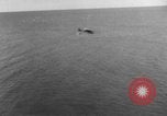Immagine di Costruttiva PBY Catalina va in crash durante il salvataggio Air-Sea Celebes Paesi Bassi Indie Orientali, 1945, secondo 31 filmato di repertorio 65675041658