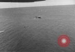 Immagine di Costruttiva PBY Catalina va in crash durante il salvataggio Air-Sea Celebes Paesi Bassi Indie Orientali, 1945, secondo 32 filmato di repertorio 65675041658