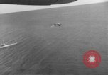 Immagine di Costruttiva PBY Catalina va in crash durante il salvataggio Air-Sea Celebes Paesi Bassi Indie Orientali, 1945, secondo 33 filmato di repertorio 65675041658