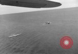 Immagine di Costruttiva PBY Catalina va in crash durante il salvataggio Air-Sea Celebes Paesi Bassi Indie Orientali, 1945, secondo 34 filmato di repertorio 65675041658