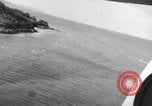 Immagine di Costruttiva PBY Catalina va in crash durante il salvataggio Air-Sea Celebes Paesi Bassi Indie Orientali, 1945, secondo 39 filmato di repertorio 65675041658