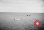 Immagine di Costruttiva PBY Catalina va in crash durante il salvataggio Air-Sea Celebes Paesi Bassi Indie Orientali, 1945, secondo 42 filmato di repertorio 65675041658