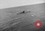 Immagine di Costruttiva PBY Catalina va in crash durante il salvataggio Air-Sea Celebes Paesi Bassi Indie Orientali, 1945, secondo 48 filmato di repertorio 65675041658