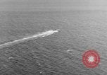 Immagine di Costruttiva PBY Catalina va in crash durante il salvataggio Air-Sea Celebes Paesi Bassi Indie Orientali, 1945, secondo 50 filmato di repertorio 65675041658