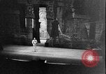 Standbild Publikum New York City USA, 1934, aus Sekunde 52 historischem Filmmaterial Videoclip 65675041681