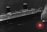 Standbild französischen liner Normandie New York City USA, 1934, aus Sekunde 44 historischem Filmmaterial Videoclip 65675041686