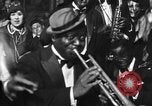 Immagine di Zellis Royal Box Nightclub dopo la prima guerra mondiale Parigi Francia, 1920, secondo 19 filmato di repertorio 65675041688