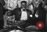 Immagine di Zellis Royal Box Nightclub dopo la prima guerra mondiale Parigi Francia, 1920, secondo 21 filmato di repertorio 65675041688