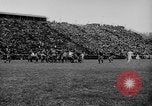 Standbild University of Michigan Football an der Fähre Feld Ann Arbor Michigan USA, 1917, aus Sekunde 13 historischem Filmmaterial Videoclip 65675041694