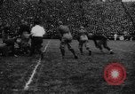 Standbild University of Michigan Football an der Fähre Feld Ann Arbor Michigan USA, 1917, aus Sekunde 32 historischem Filmmaterial Videoclip 65675041694