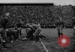 Standbild University of Michigan Football an der Fähre Feld Ann Arbor Michigan USA, 1917, aus Sekunde 33 historischem Filmmaterial Videoclip 65675041694
