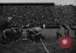 Standbild University of Michigan Football an der Fähre Feld Ann Arbor Michigan USA, 1917, aus Sekunde 35 historischem Filmmaterial Videoclip 65675041694