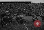 Standbild University of Michigan Football an der Fähre Feld Ann Arbor Michigan USA, 1917, aus Sekunde 36 historischem Filmmaterial Videoclip 65675041694