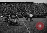 Standbild University of Michigan Football an der Fähre Feld Ann Arbor Michigan USA, 1917, aus Sekunde 39 historischem Filmmaterial Videoclip 65675041694