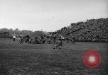 Standbild University of Michigan Football an der Fähre Feld Ann Arbor Michigan USA, 1917, aus Sekunde 44 historischem Filmmaterial Videoclip 65675041694