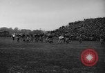 Standbild University of Michigan Football an der Fähre Feld Ann Arbor Michigan USA, 1917, aus Sekunde 46 historischem Filmmaterial Videoclip 65675041694