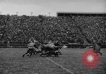 Standbild University of Michigan Football an der Fähre Feld Ann Arbor Michigan USA, 1917, aus Sekunde 57 historischem Filmmaterial Videoclip 65675041694