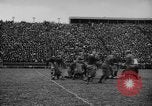 Standbild University of Michigan Football an der Fähre Feld Ann Arbor Michigan USA, 1917, aus Sekunde 61 historischem Filmmaterial Videoclip 65675041694