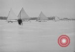 Standbild Ice Boat Race Detroit Michigan USA, 1917, aus Sekunde 4 historischem Filmmaterial Videoclip 65675041695