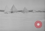 Standbild Ice Boat Race Detroit Michigan USA, 1917, aus Sekunde 9 historischem Filmmaterial Videoclip 65675041695