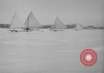 Standbild Ice Boat Race Detroit Michigan USA, 1917, aus Sekunde 10 historischem Filmmaterial Videoclip 65675041695