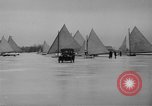 Standbild Ice Boat Race Detroit Michigan USA, 1917, aus Sekunde 16 historischem Filmmaterial Videoclip 65675041695