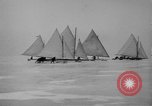Standbild Ice Boat Race Detroit Michigan USA, 1917, aus Sekunde 25 historischem Filmmaterial Videoclip 65675041695