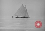 Standbild Ice Boat Race Detroit Michigan USA, 1917, aus Sekunde 40 historischem Filmmaterial Videoclip 65675041695