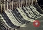 Standbild Vergleich der Wasserkraft und Kohle und Atomkraft Produktion United States USA, 1967, aus Sekunde 33 historischem Filmmaterial Videoclip 65675041723