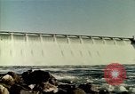 Standbild Vergleich der Wasserkraft und Kohle und Atomkraft Produktion United States USA, 1967, aus Sekunde 36 historischem Filmmaterial Videoclip 65675041723